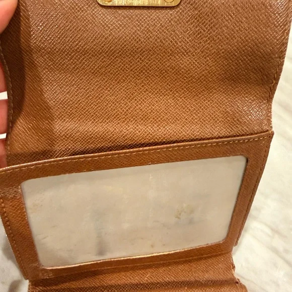 Louis Vuitton Black and Gold Monogram wallet - Picture 6 of 12